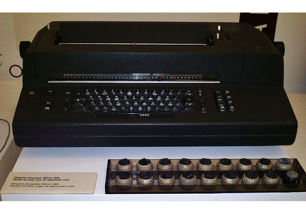 Máquina de escribir IBM modelo de bola