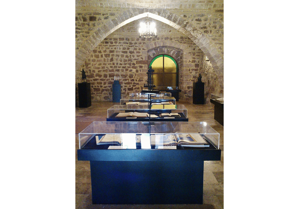 Vista Sala de los manuscritos del Real Monasterio de El Puig