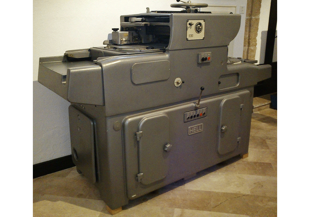 Máquina grabadora para cuatricomías. Modelo Varioklischograph de Rudolph Hell
