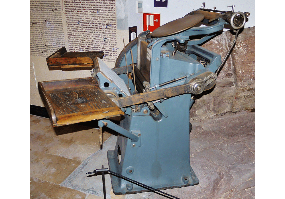 Máquina de imprimir Minerva tipográfica marca Ordesa. Tintaje de plato