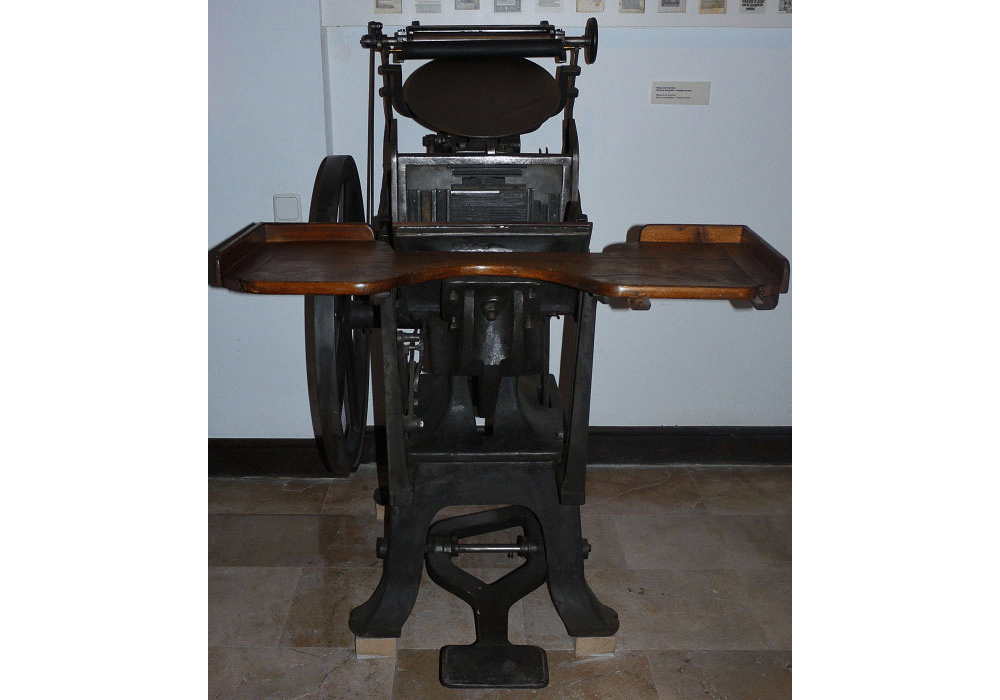 Máquina de imprimir Minerva tipográfica. Tintaje de plato