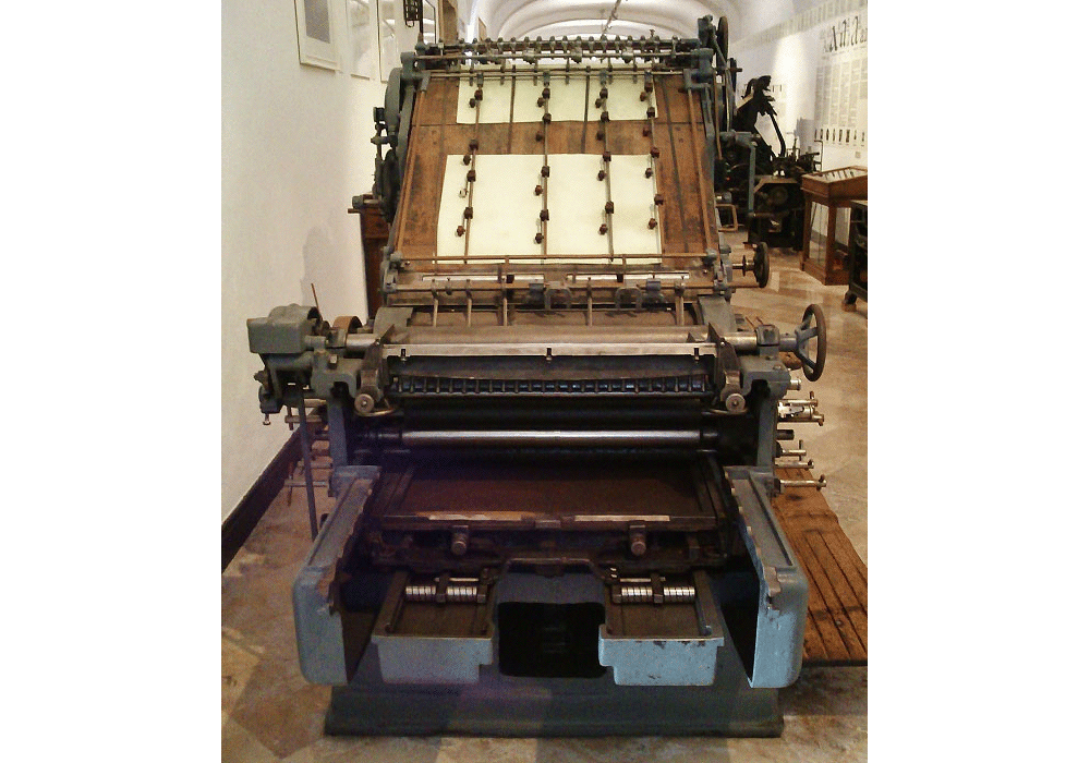 Máquina rotoplana tipográfica automática. Saroglia